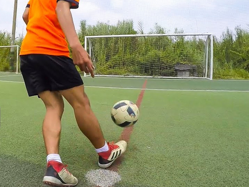 Tổng hợp những cách đá bóng hay cho người mới