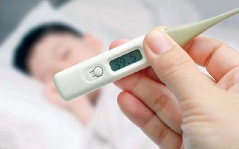 Phụ huynh cần đưa trẻ đi khám sớm nếu sốt từ 38°C trở lên