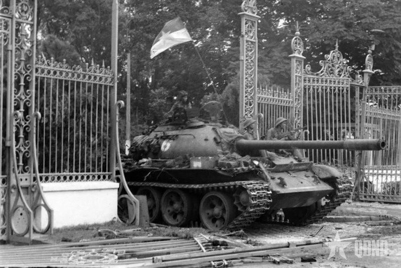 Xe tăng tiến vào Dinh Độc Lập, mở ra thời khắc thống nhất non sông. 