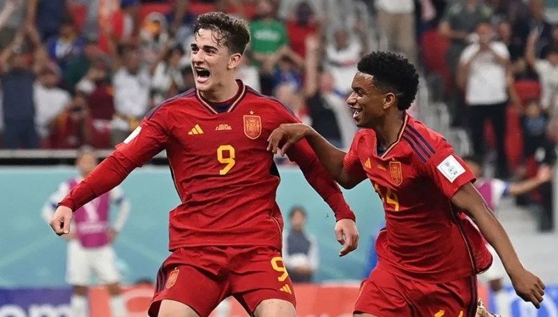 Gavi trở thành cầu thủ trẻ nhất ghi bàn tại World Cup kể từ sau Pelé khi tỏa sáng ở World Cup 2022. 