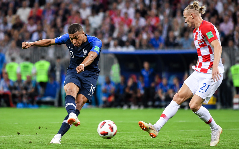 Mbappé là cầu thủ trẻ nhất ghi bàn trong một trận chung kết World Cup kể từ thời Pelé. 