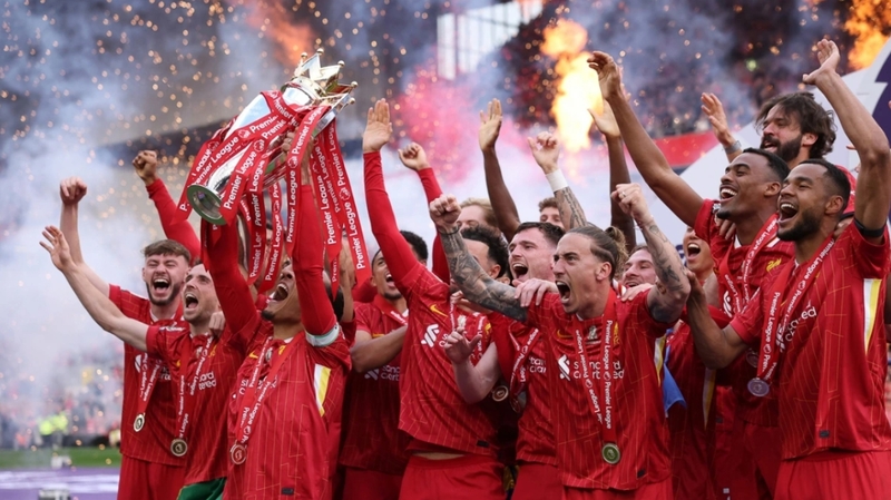 Liverpool FC là đội bóng lên ngôi vô địch Ngoại Hạng Anh mùa 2024-2025. 