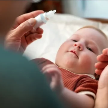 Cách giảm ho cho trẻ vào ban đêm an toàn, dễ áp dụng