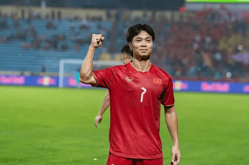 Nguyễn Công Phượng tạo nên cơn sốt truyền thông bùng nổ trong màu áo U19 Việt Nam.