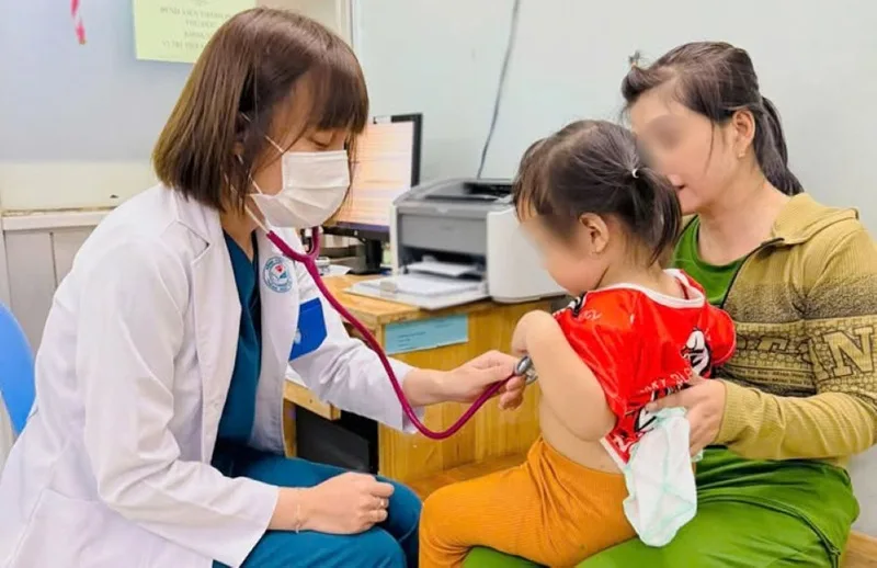 Phân biệt chính xác các dấu hiệu sốt xuất huyết với sốt virus thông thường và viêm đường hô hấp.