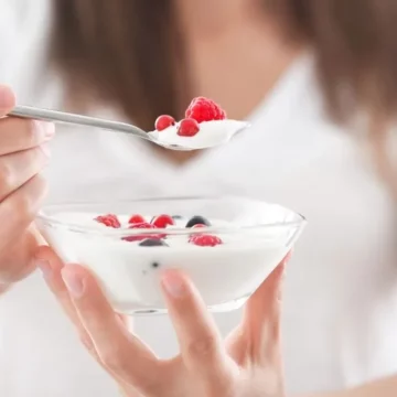 Ăn sữa chua mỗi ngày có tốt không? Lợi ích và cách dùng đúng